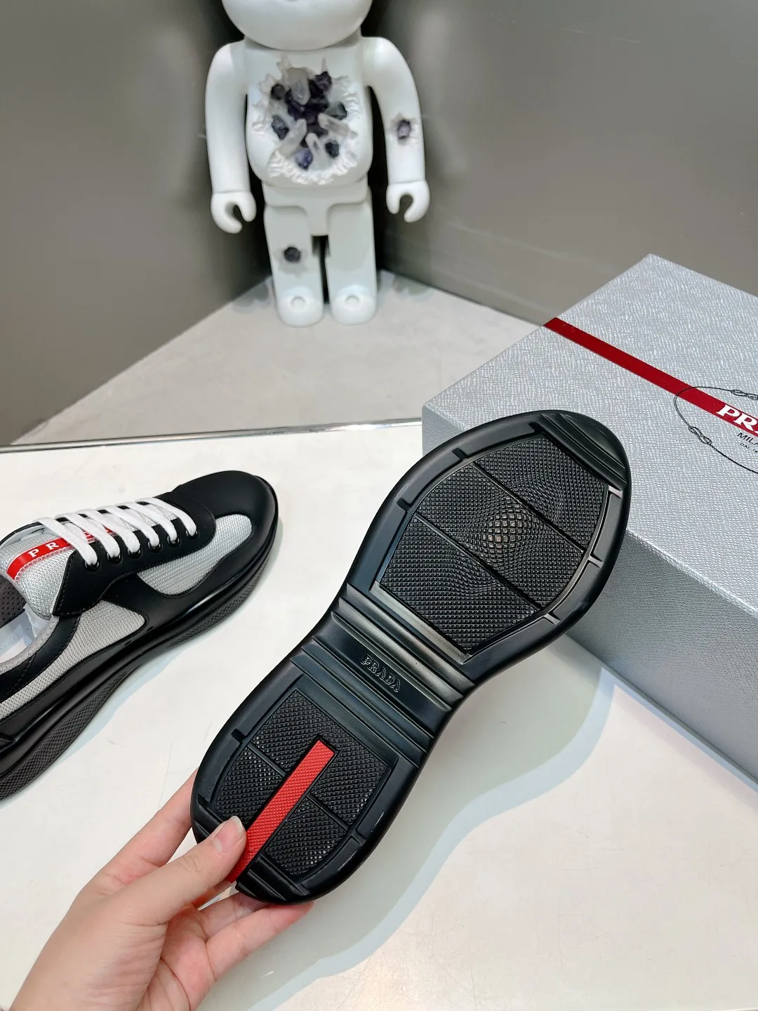 P680👟👟 Prada soft rubber and Bike fabric sports America’sCuP sneakers with Prada style have been redesigned, new fabrics and colors inject a new contemporary spirit into them. Size / 35-44 45 46 can be customized and non-returnable.